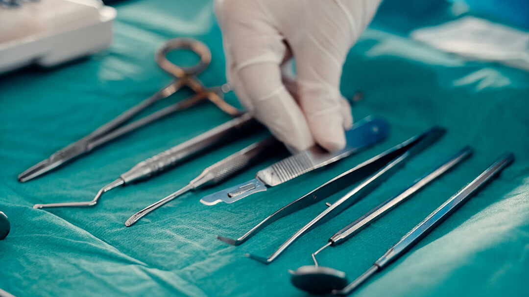 Benefits and Risks of Dental Implant